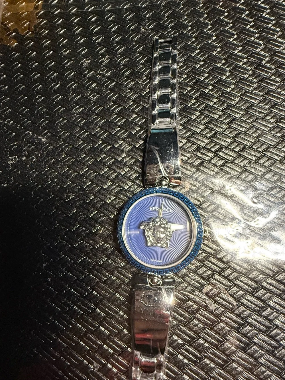 New Silver Stainless Steel Back Round Watch with Clear Strap